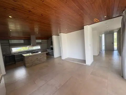 Casa en Venta en Puerto Roldan, USD 450.000