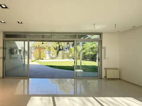 Casa 6 ambientes con 3 baños