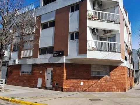 Versalles. Departamento 3 amb 2do PISO X ESCALERA