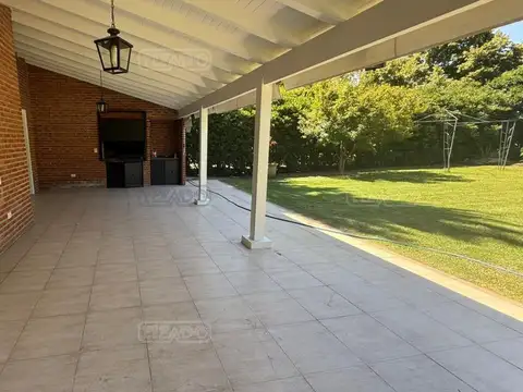Casa 6 ambientes con 4 baños