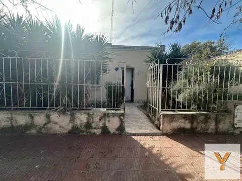 Casa en venta - 2 Dormitorios 1 Baño - Río Cuarto