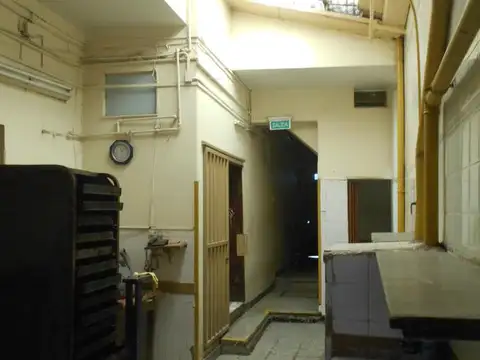 Edificio de 695 m2 totales.