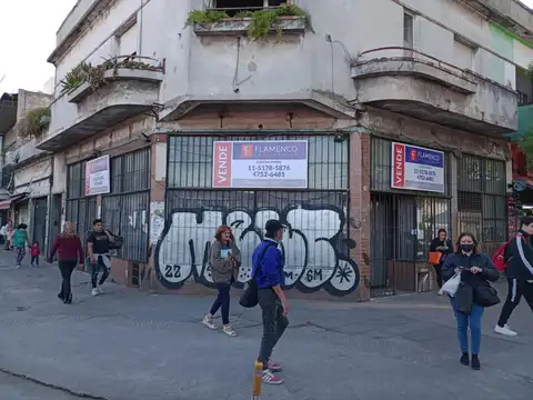 Excelente Local en esquina Frente a Estación San Martín