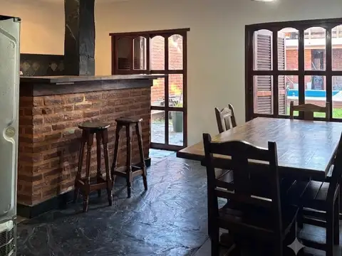 VENTA | EXCLUSIVA CASA DE 5 AMBIENTES CON PILETA EN VILLA SARMIENTO