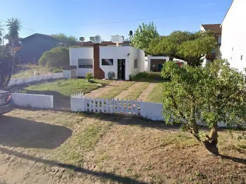 94 e/ 1 y Avenida Costanera