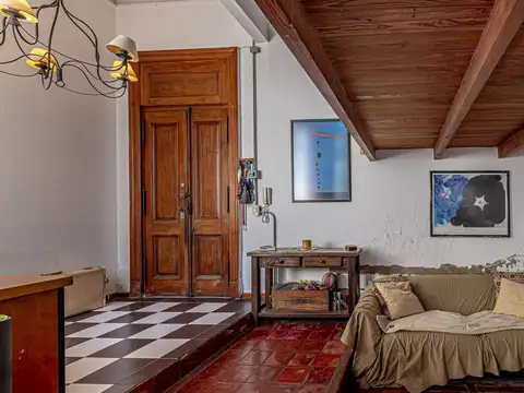 Venta PH pasillo, 3 amb + escritorio, patio. Bajas expensas. Belgrano.