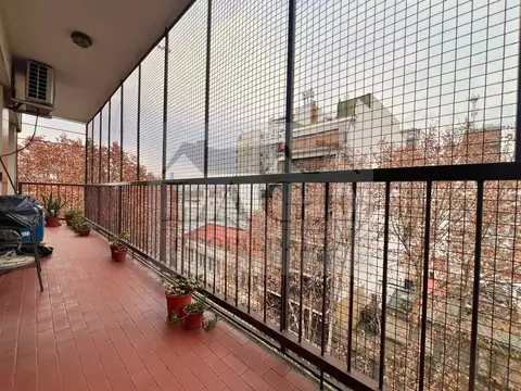 DEPTO 3/4 AMB + DEP C/BALCON CON TRES ESPACIOS GUARDACOCHES