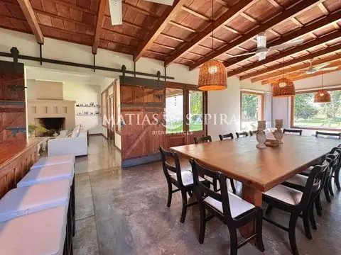 Casa en Venta con 1 cochera