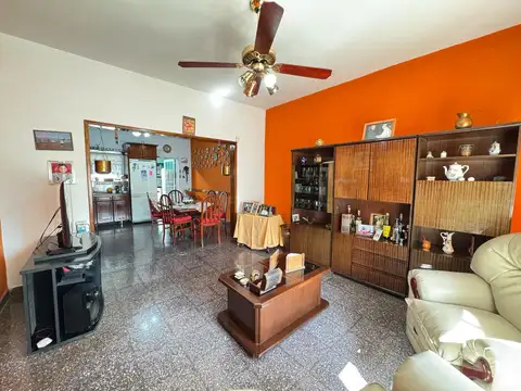 Casa Tres Ambientes en Venta en Merlo.