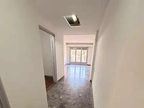 DEPARTAMENTO EN VENTA 3 AMB CON DEP CONSTITUCION - BALCON AL FRENTE EXCELENTE ESTADO