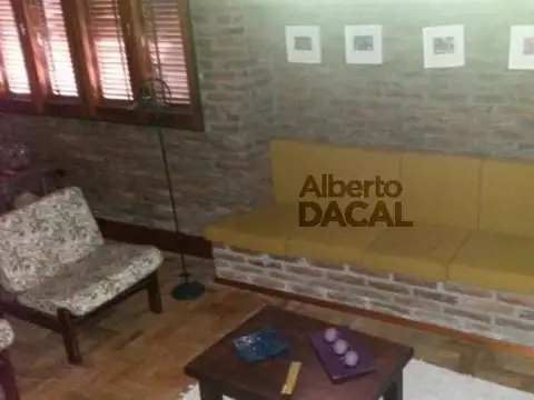 Casa en Alquiler con 1 cochera