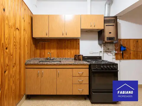Apto Credito - 3 ambientes con balcón y terraza propia - Caseros