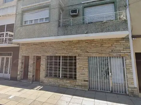 Ph 4 ambientes con cochera, patio y terraza con parrilla en excelente estado.