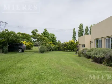 Lindisima casa en venta con vista al lago en Chacras de la Cruz
