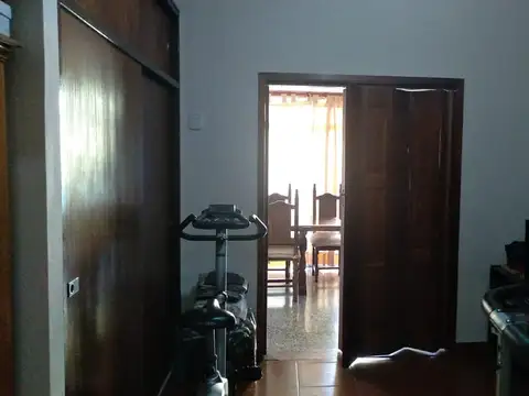 Casa 6 ambientes con 2 baños