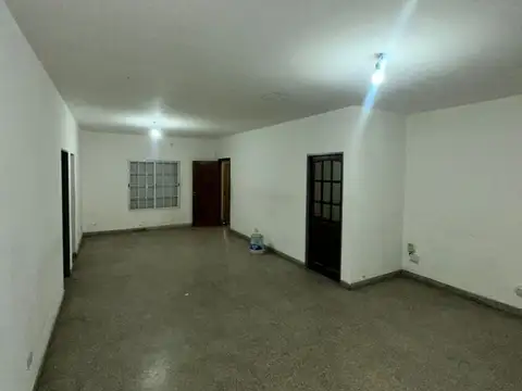 Casa en Alquiler en Gregorio De Laferrere, $ 600.000