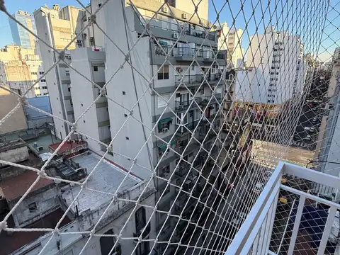 Monoambiente dividido. Al frente con balcon. Apto profesional. Baño Completo. kichinet