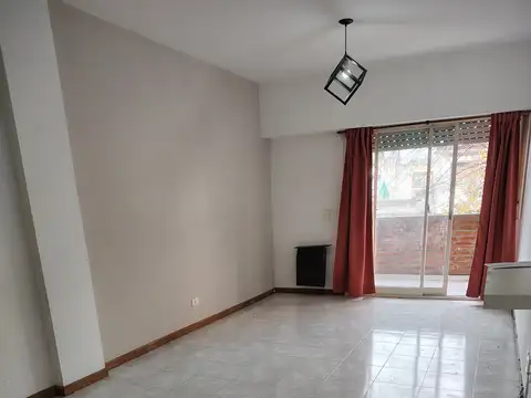 MONOAMBIENTE FRENTE BALCÓN