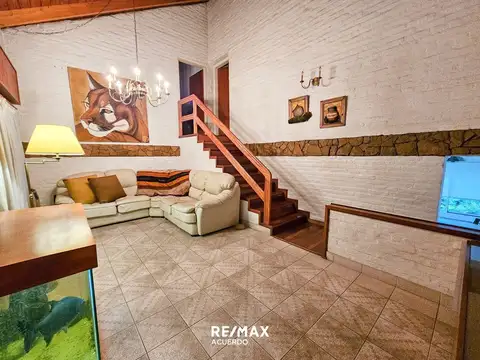 Casa 5 ambientes con 2 baños