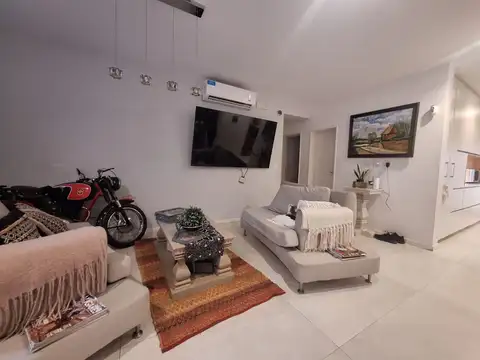 Casa 5 ambientes con 4 baños