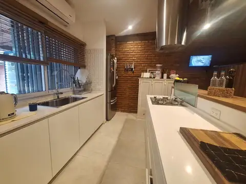 CASA DE 5 AMBIENTES EN VENTA EN TORTUGUITAS