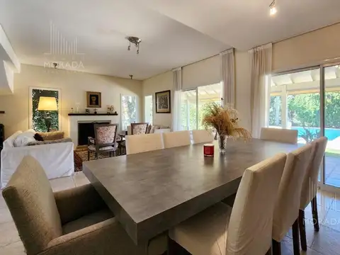 Casa 7 ambientes con 4 baños