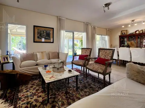 Casa en Venta con 4 cocheras