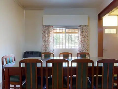 Casa en Venta con 4 cocheras