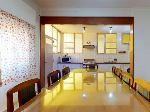 Casa 8 ambientes con 3 baños