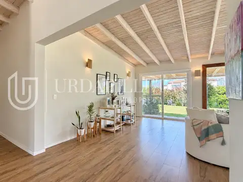 Casa en Venta con 3 cocheras