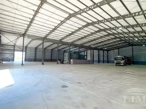 Nave Industrial en Uriburu  al 3300