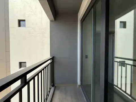 Monoambiente con balcón aterrazado al frente – Villa Luro