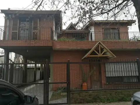 CASA EN VENTA DE 5 AMBIENTES EN DEL VISO