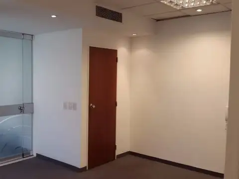 Oficina en Alquiler con 3 cocheras