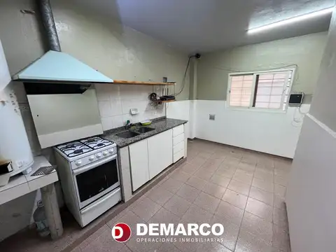 Casa en Venta con 4 cocheras