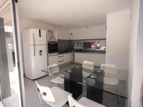 Casa 5 ambientes con 3 baños