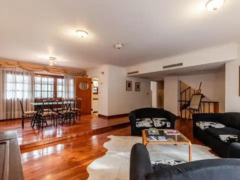 Casa en Venta con 3 cocheras