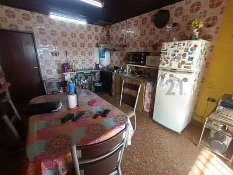 Venta de Galpon en Los Hornos La Plata con casa