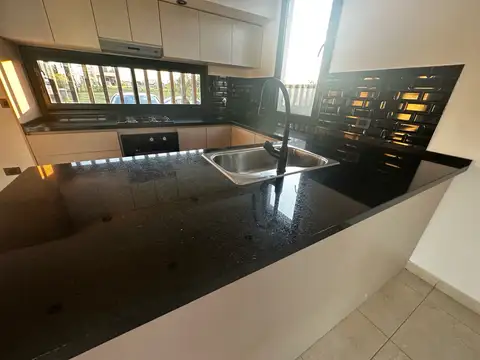Casa en Alquiler Temporal en Pilar Del Este, USD 1.400