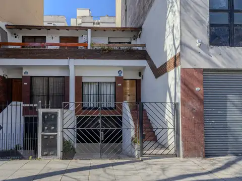 CASA TIPO DUPLEX 4 AMB C/JARDIN +COCHERA