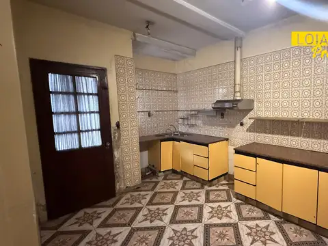 Alq. Comercial - Somellera 5500 - Casa c/Jardín, Garaje, fondo libre a refaccionar - Loiacono Propiedades