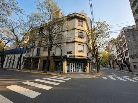 Departamento 2  ambientes frente con balcon frances 2do piso x escalera