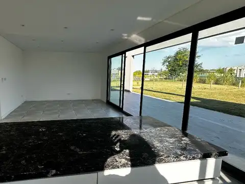 Venta casa en Medal - Espectacular Oportunidad en Lote al Golf