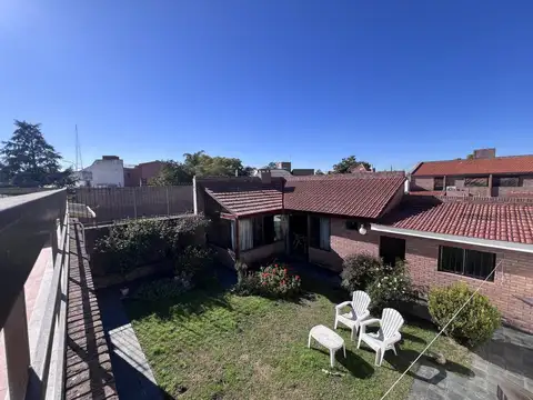 Casa en Venta con 4 cocheras