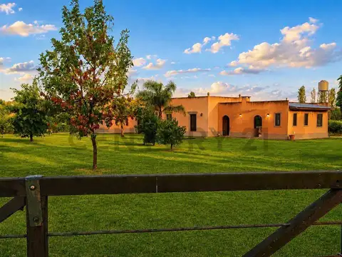 VENTA - Exclusiva propiedad estilo campo en Barrio Las Vizcachas