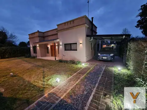 Casa en venta - 2 Dormitorios 2 Baños - 907Mts2 - Las Casuarinas, Luján