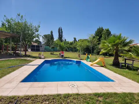 Quincho con pileta en Cruz de Piedra