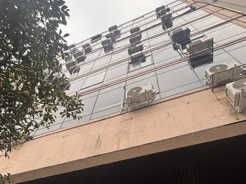Oficina 6 ambientes con 2 baños