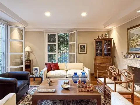 Casa en Alquiler con 4 cocheras