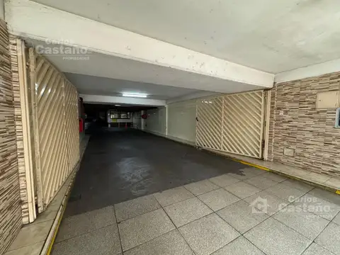 Cochera Sobre Av. Santa Fe, en Planta Baja